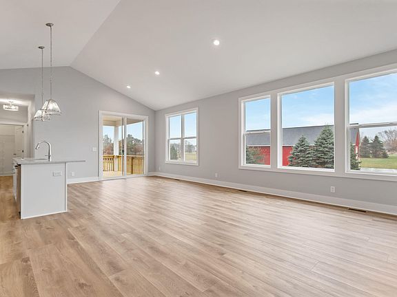 3rd image of 6194 Lake Wind Ave