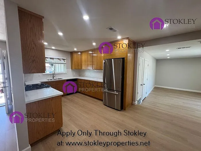 6346 Escallonia Dr — Photo 3