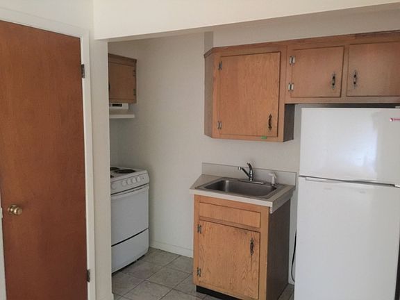 4th image of 550 Whitney Ave #13