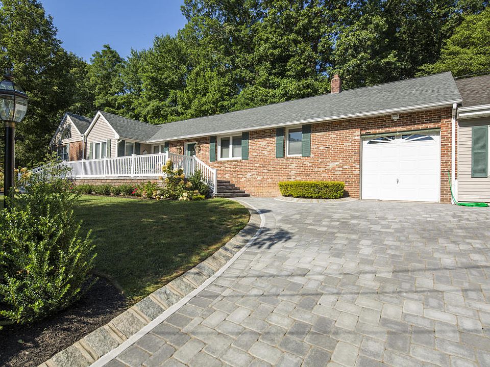 1st image of 6 Woodhaven Ln