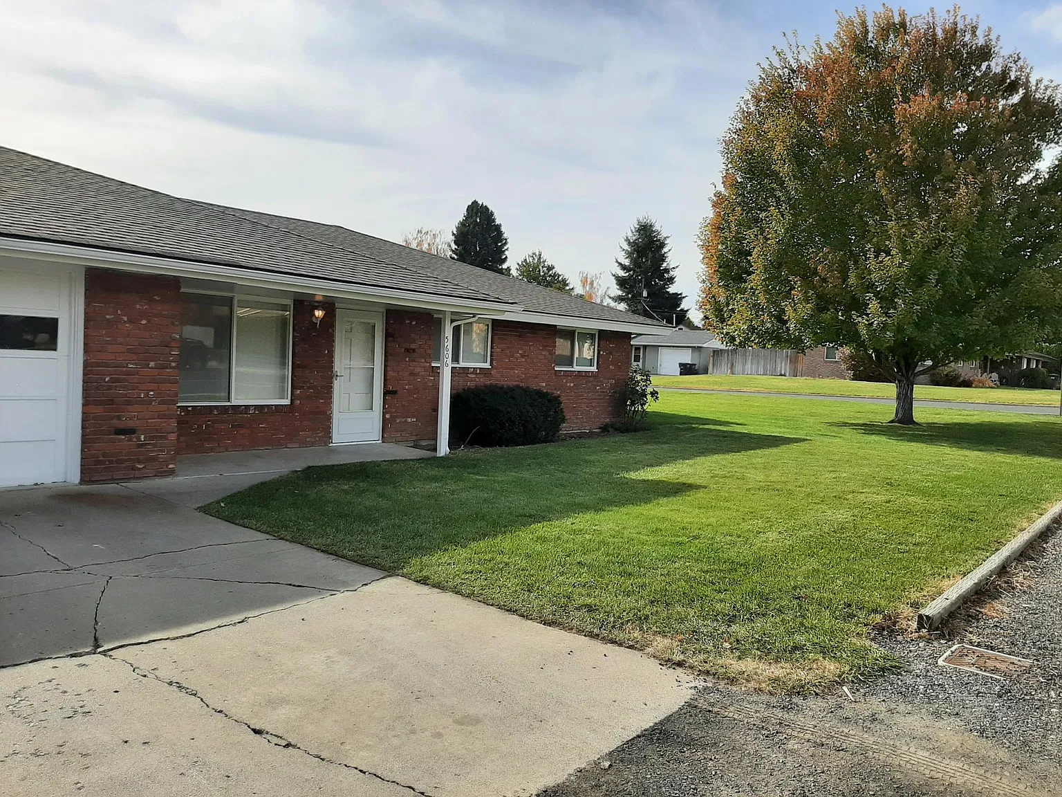 3 bed, 1.5 bath, 1700 sqft, $1,800 — Photo 2