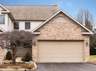 10 Meadow Trl W, Dekalb, IL 60115