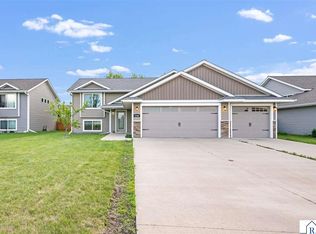 1104 Heron Dr, Mankato, MN 56001