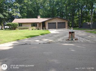 1945 Maplewood Dr, Owosso, MI 48867
