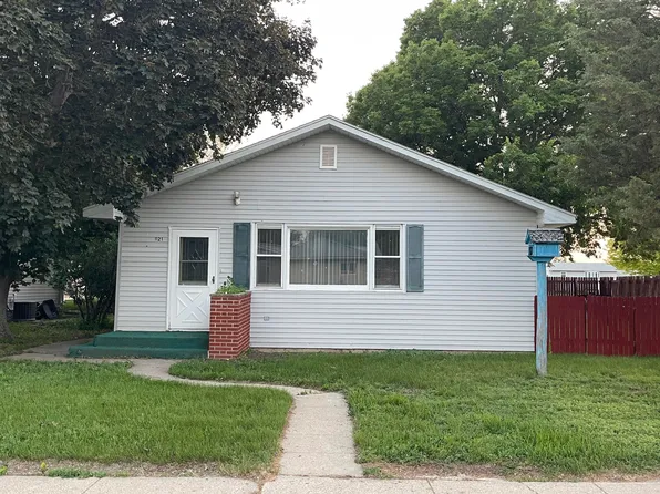 1121 8th Ave W, Mobridge, SD 57601