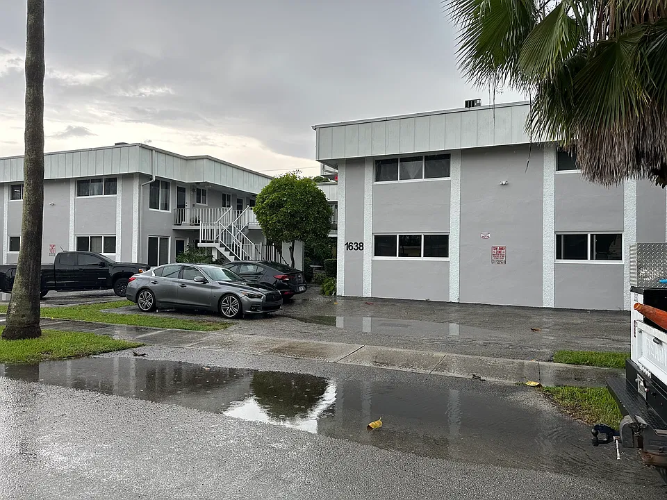 1638 Dewey St #108