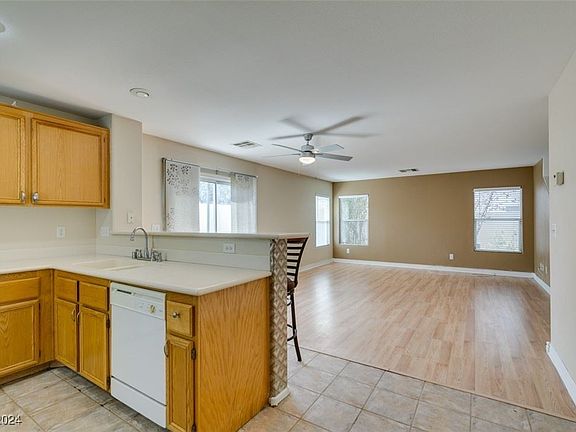 4th image of 10277 Newfane Ct