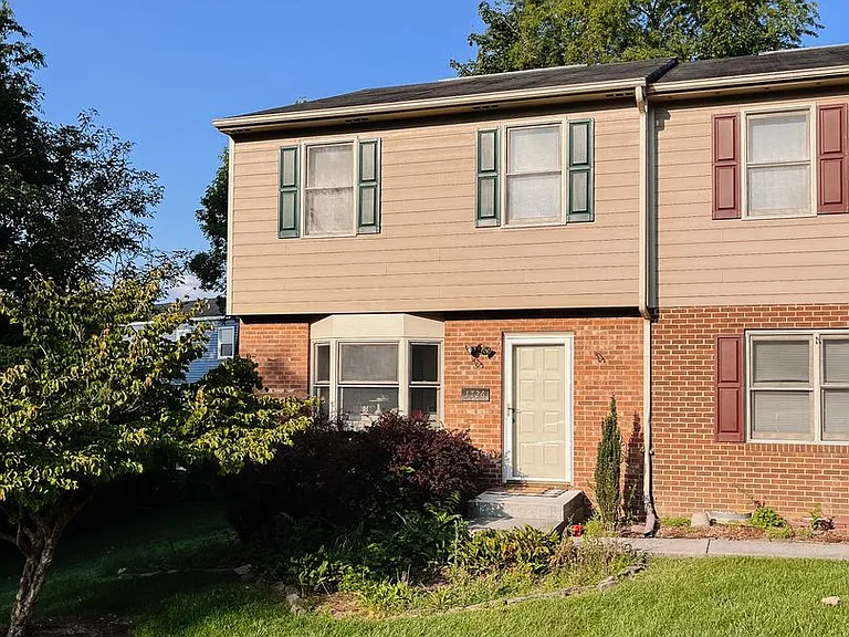 1726 Emerald St — Photo 1