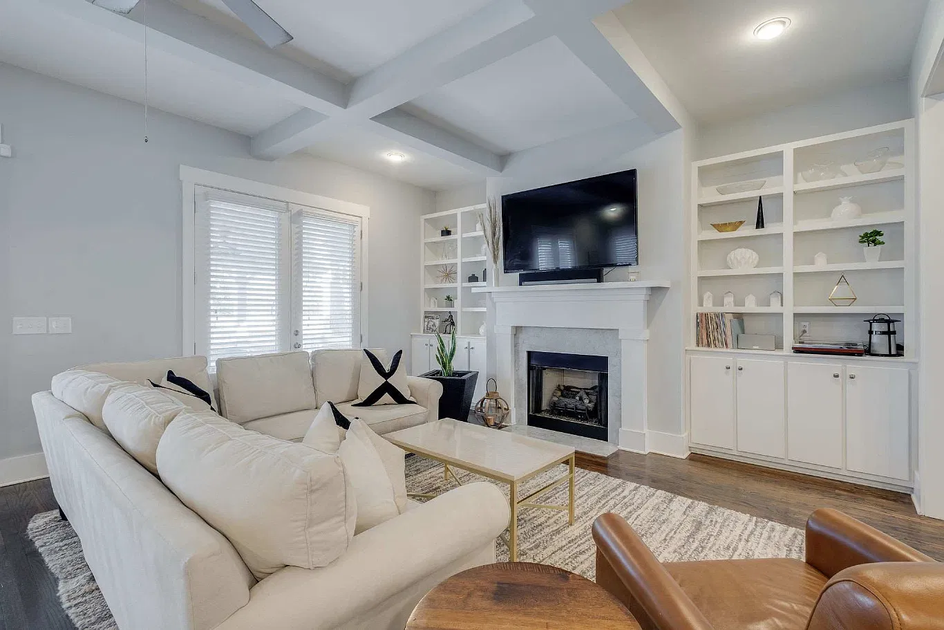 3 bed, 2.5 bath, 2300 sqft, $3,500 — Photo 3