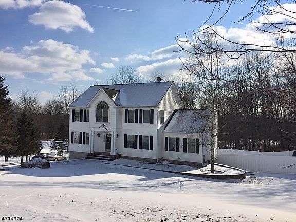 2nd image of 12 Larkspur Ln