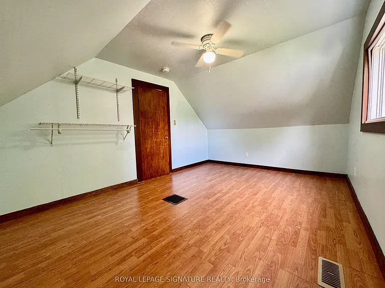 282 E 18th St #UPPER — Photo 8