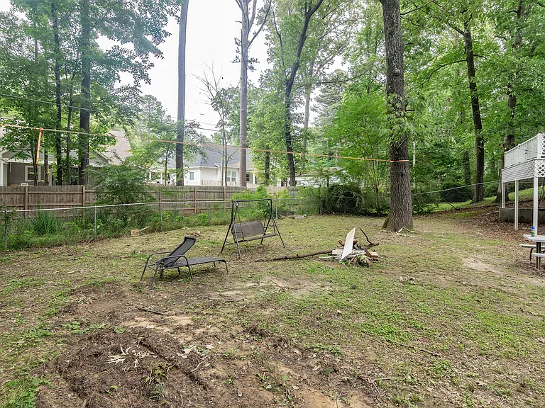 908 Crawford Cir — Photo 15
