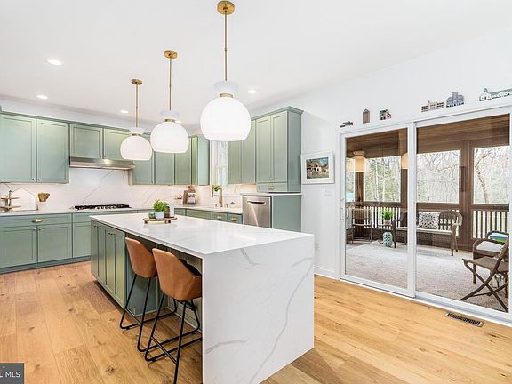 3rd image of 31 Wood Chip Rd