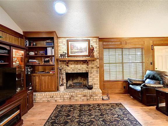 2nd image of 1216 Dogwood Dr