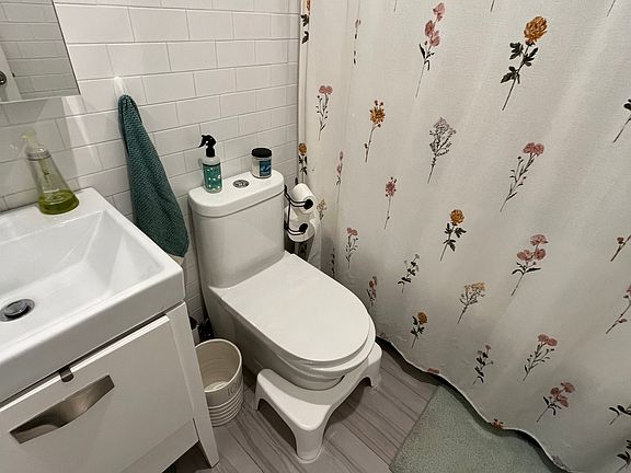 3rd image of 77 Wyckoff Ave #1R