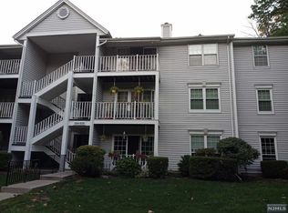 595 Lilac Ln, Mahwah, NJ 07430