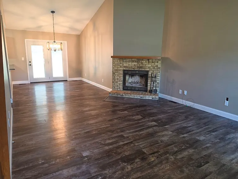 325 Westbrook Dr — Photo 4