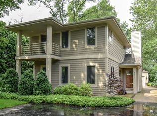 8541 N Lake Dr, Bayside, WI 53217