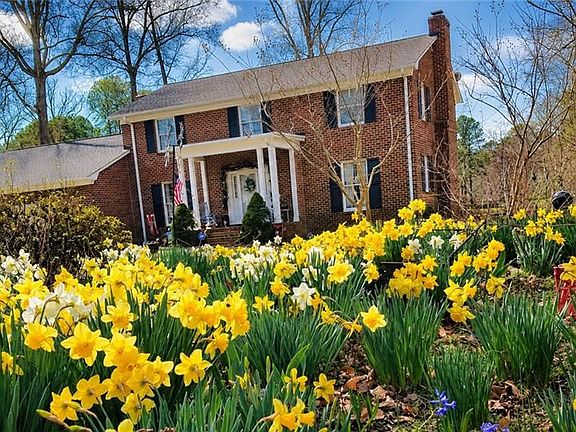 5th image of 113 Beechwood Dr