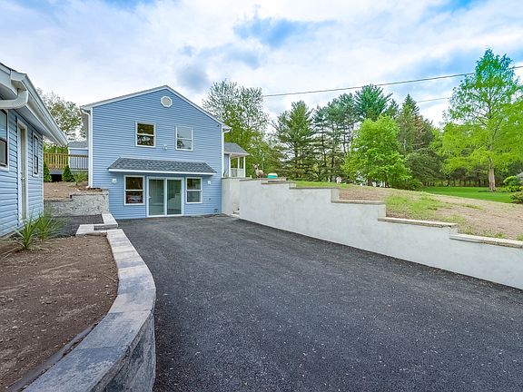 4th image of 12 Orchard Cir