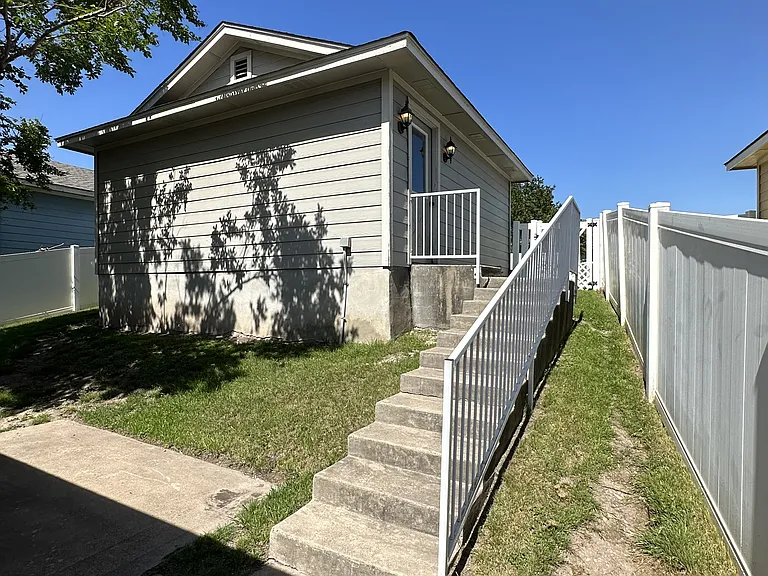 512 Crater Lake Dr — Photo 13