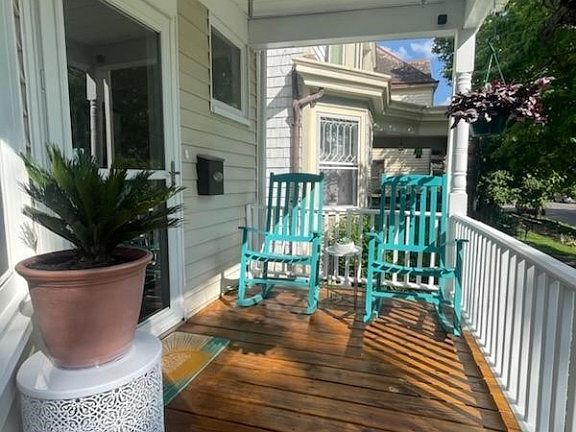 2nd image of 828 2nd St