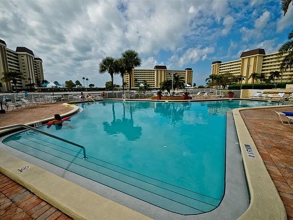5th image of 301 Cove Cir #4750