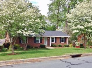 1652 Sandersted Rd, Winston Salem, NC 27103