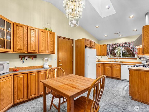 5th image of 11846 Deer Trail Lane SW