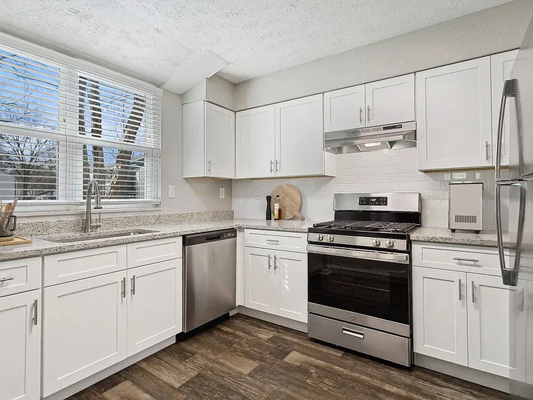 Edgewater at Sandy Springs — Photo 10