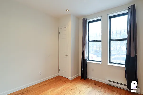 Rented by REZI | media 52