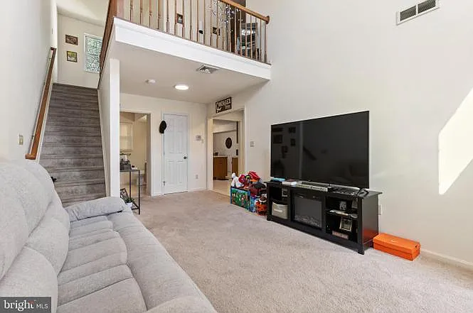16 Ashburg Dr — Photo 1