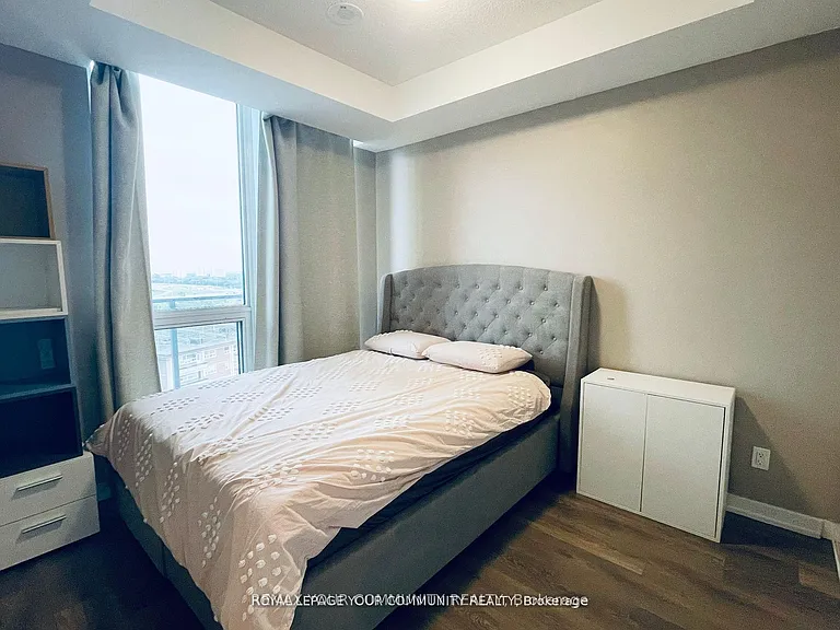 36 Manor Rd E #1302 — Photo 9