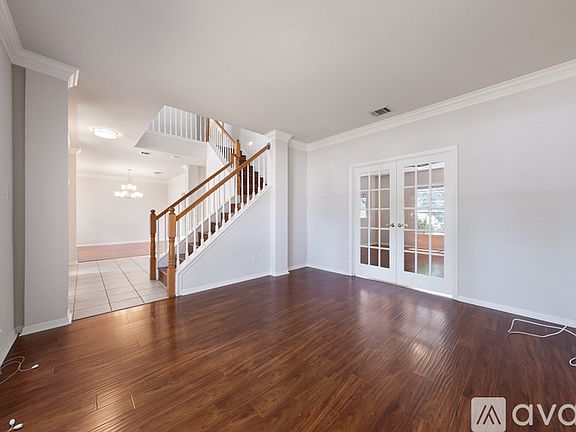 5th image of 2421 Falcon Dr