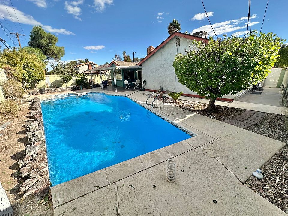 2nd image of 3408 El Cortez Ave