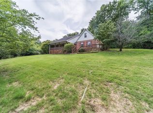 1889 S Hanshew Rd, Fayetteville, AR 72701