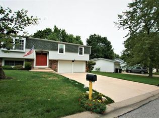 1 Canterbury Dr, Saint Peters, MO 63376