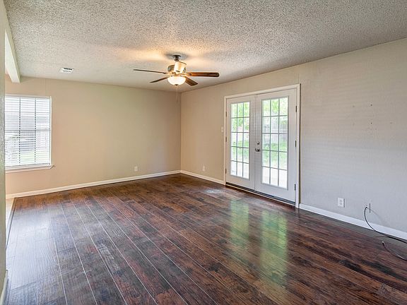 4th image of 3107 Arkansas Cir