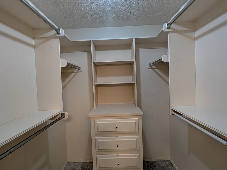 10133 Bromley Ct — Photo 32
