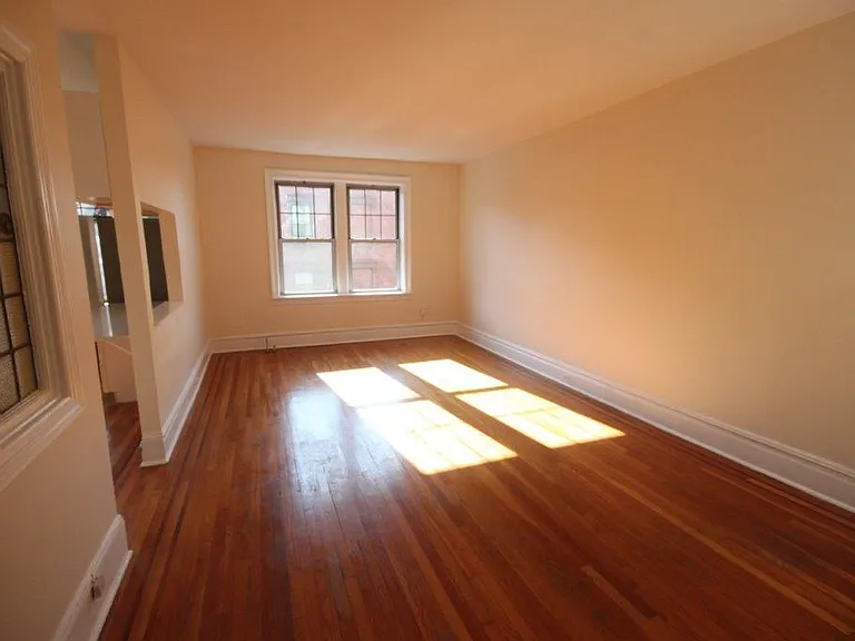 1000 Hudson St #404 — Photo 8