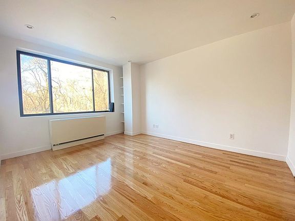 5th image of 179 E Broadway #3FF