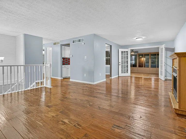 423 Doverwood Dr — Photo 6