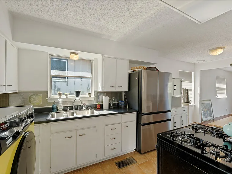 402 Philco Dr — Photo 15
