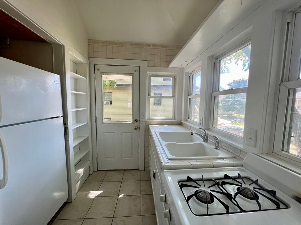 512 College Ave Dekalb, IL Zillow Apartments for Rent in Dekalb