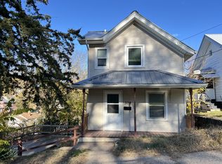 579 W 16th St, Dubuque, IA 52001