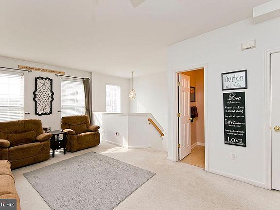 3rd image of 203 Hamilton Ct