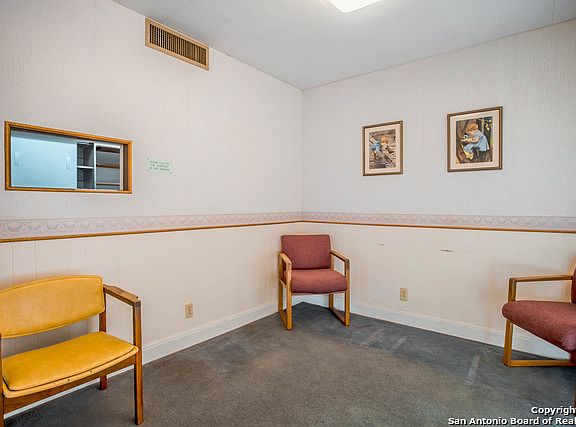4th image of 1303 Hospital Blvd