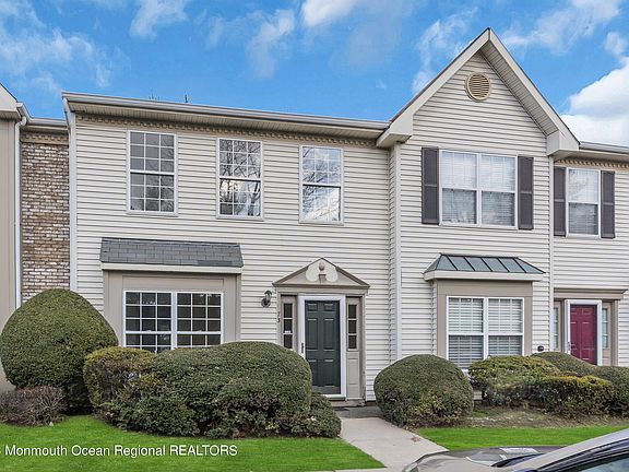 2nd image of 73 Arlington Ct #10