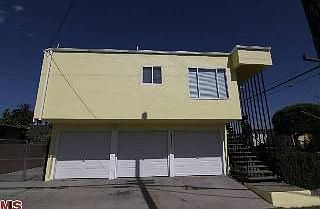 3rd image of 417 E Arbor Vitae St