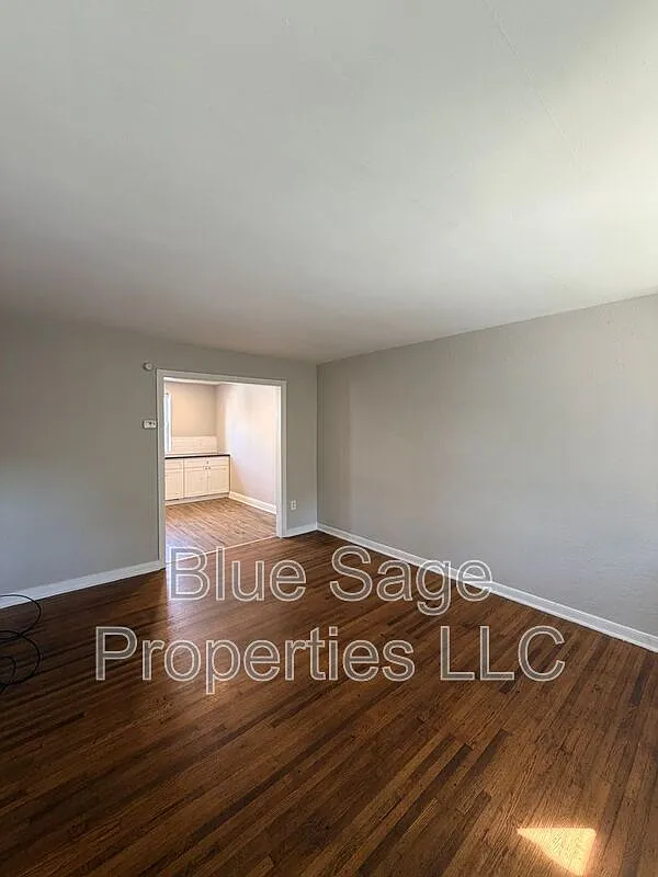 2 bed, 1.0 bath, 896 sqft, $1,345 — Photo 2